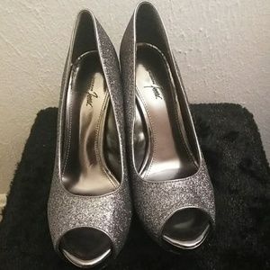 Jacqueline ferrar pumps